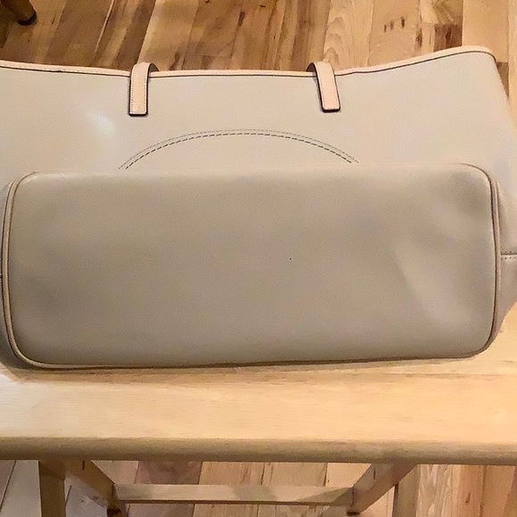 Big Logo Coach Tote - Picture 7 of 12